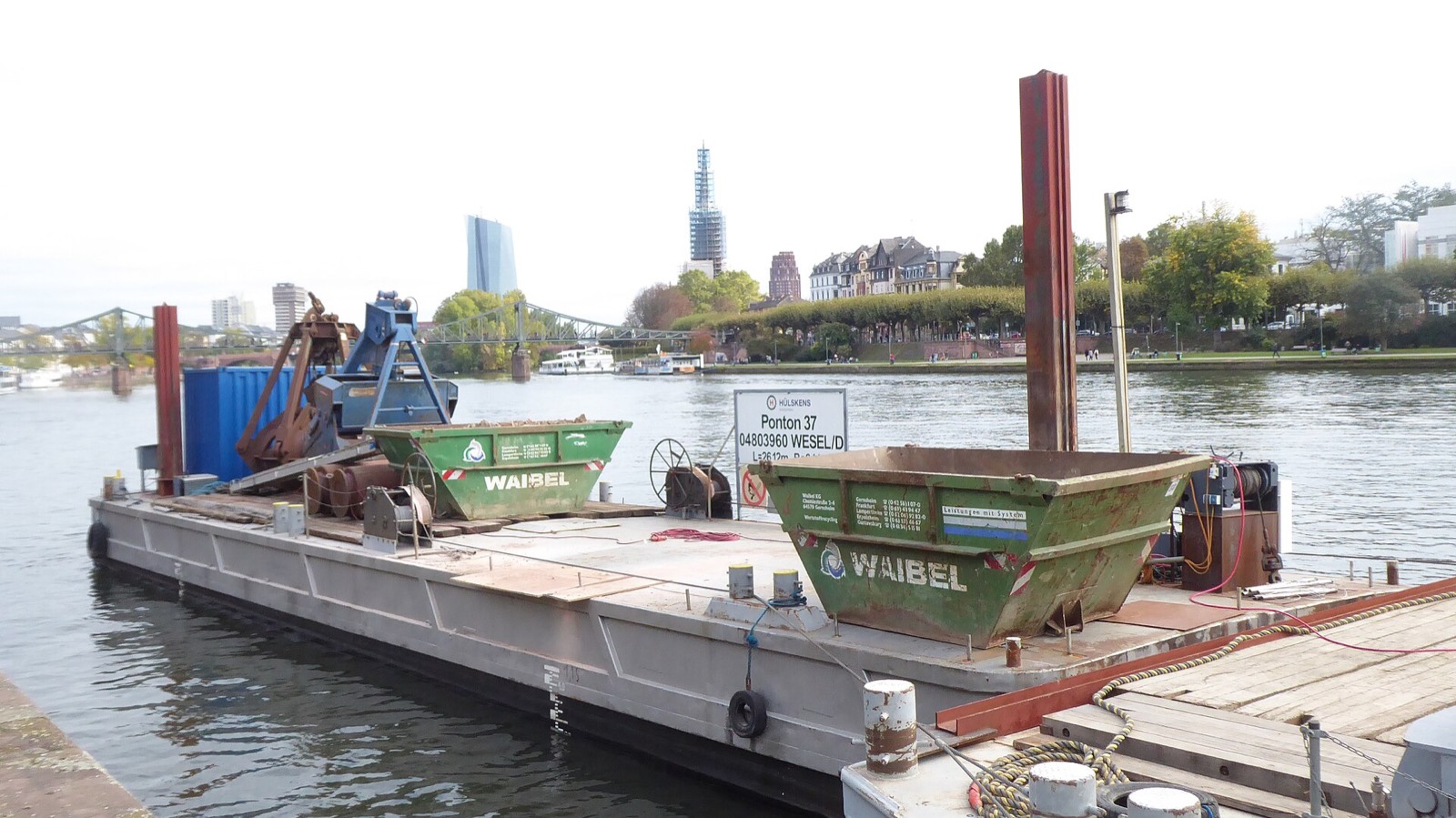 2022 Sun Tracker Party Barge 22 XP3 pontoon
